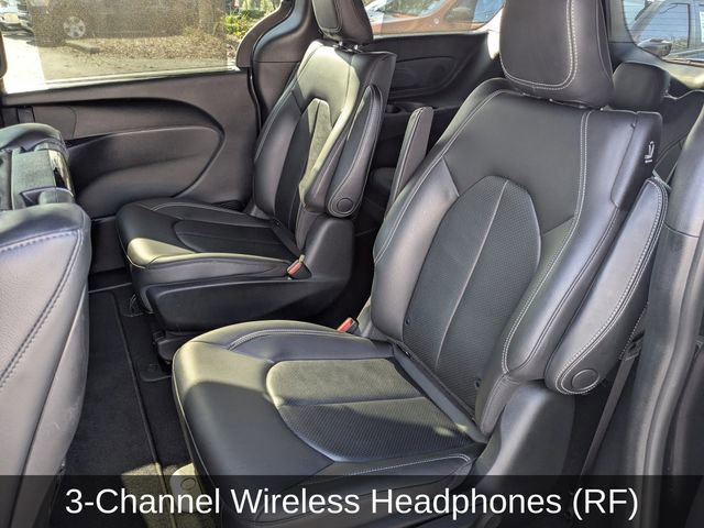 Used 2021 Chrysler Pacifica Touring-L w/ Uconnect Theater Family Group image 14