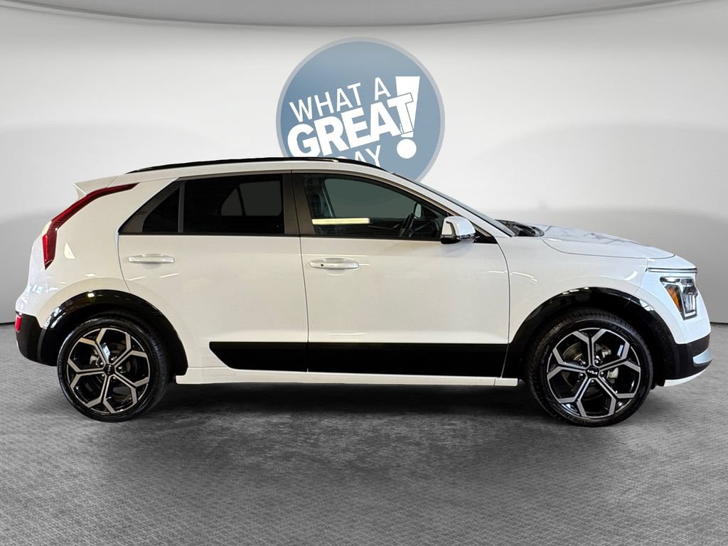 Certified 2023 Kia Niro EX Touring FWD image 2