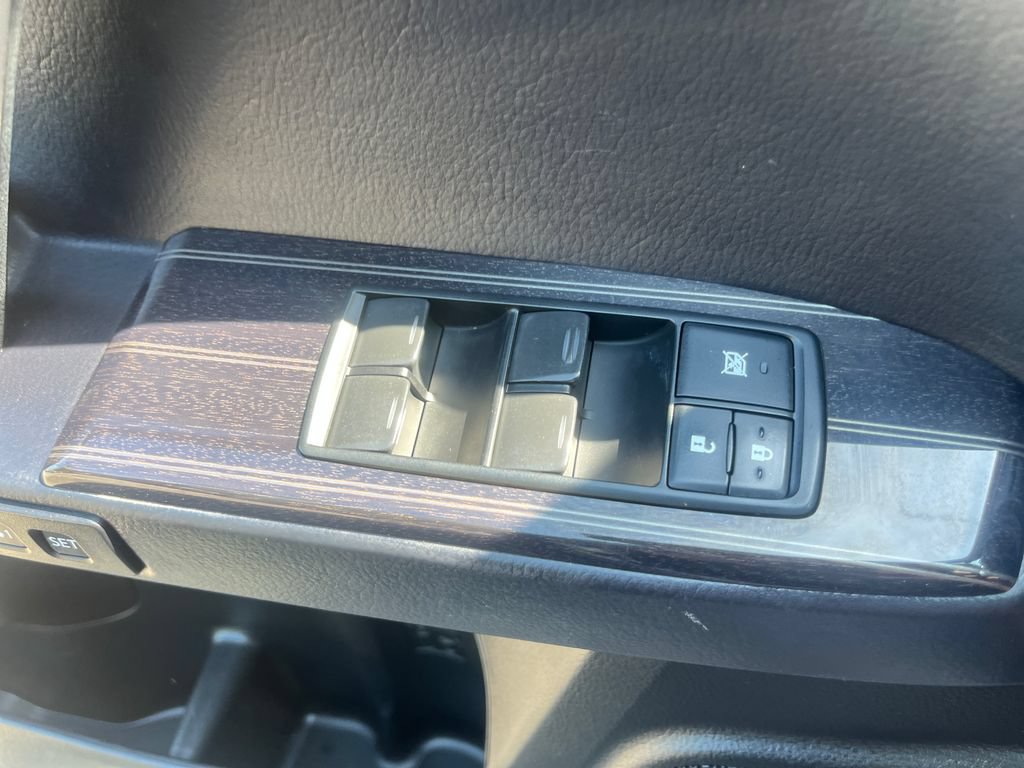 Used 2021 Lexus GX 460 Premium w/ Accessory Package AWD/4WD image 11