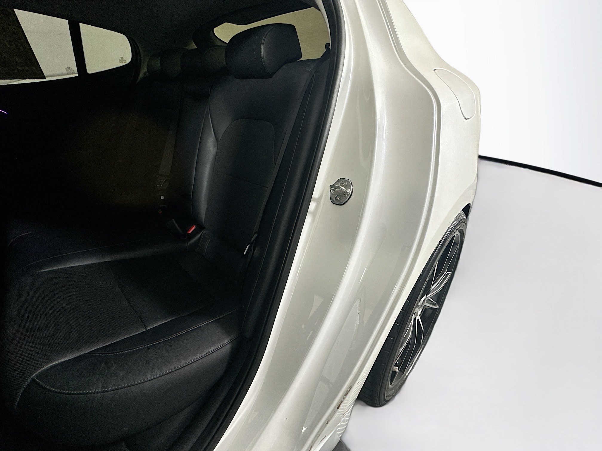 Used 2018 Kia Stinger Premium RWD image 26