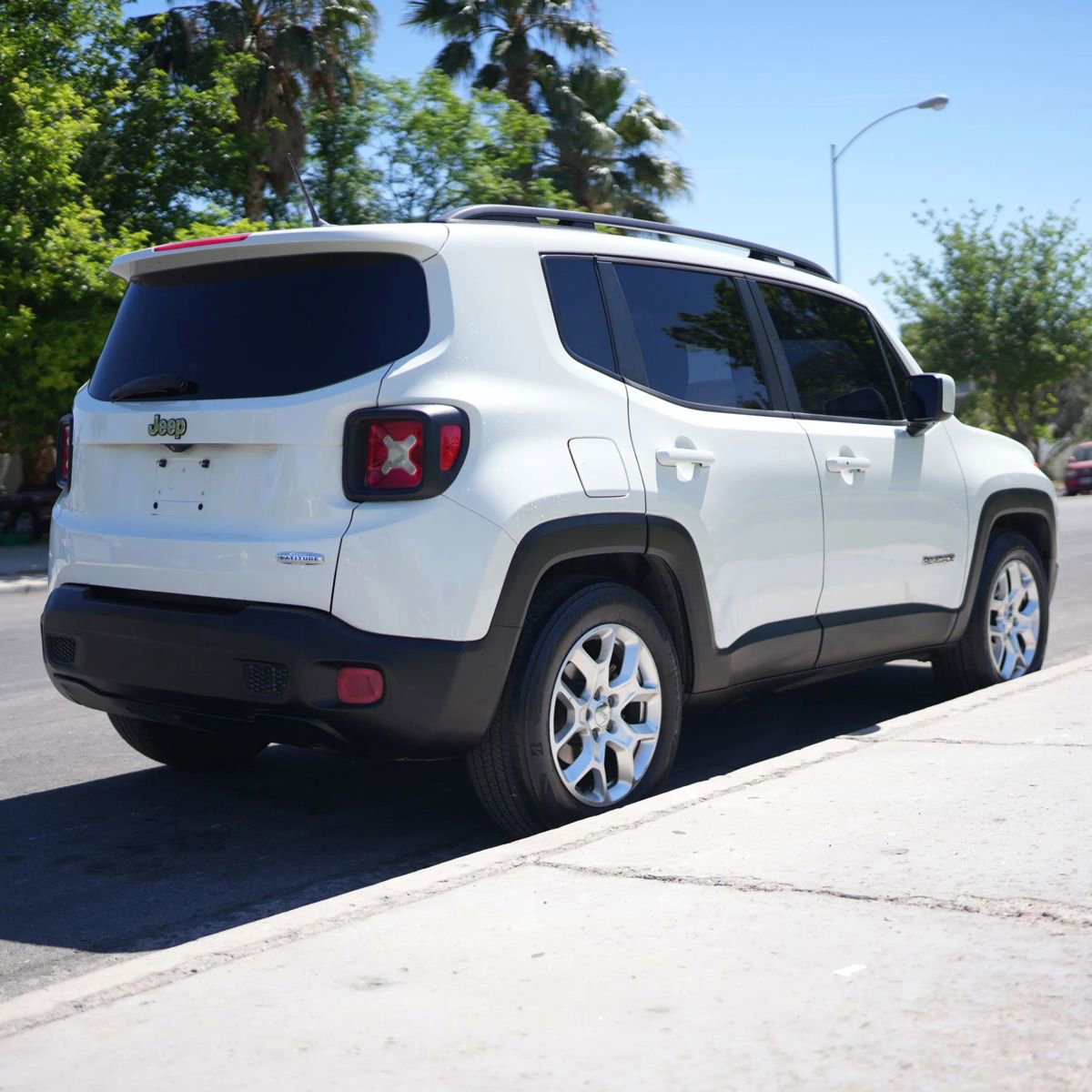 Used 2015 Jeep Renegade Latitude w/ Popular Equipment Group image 11
