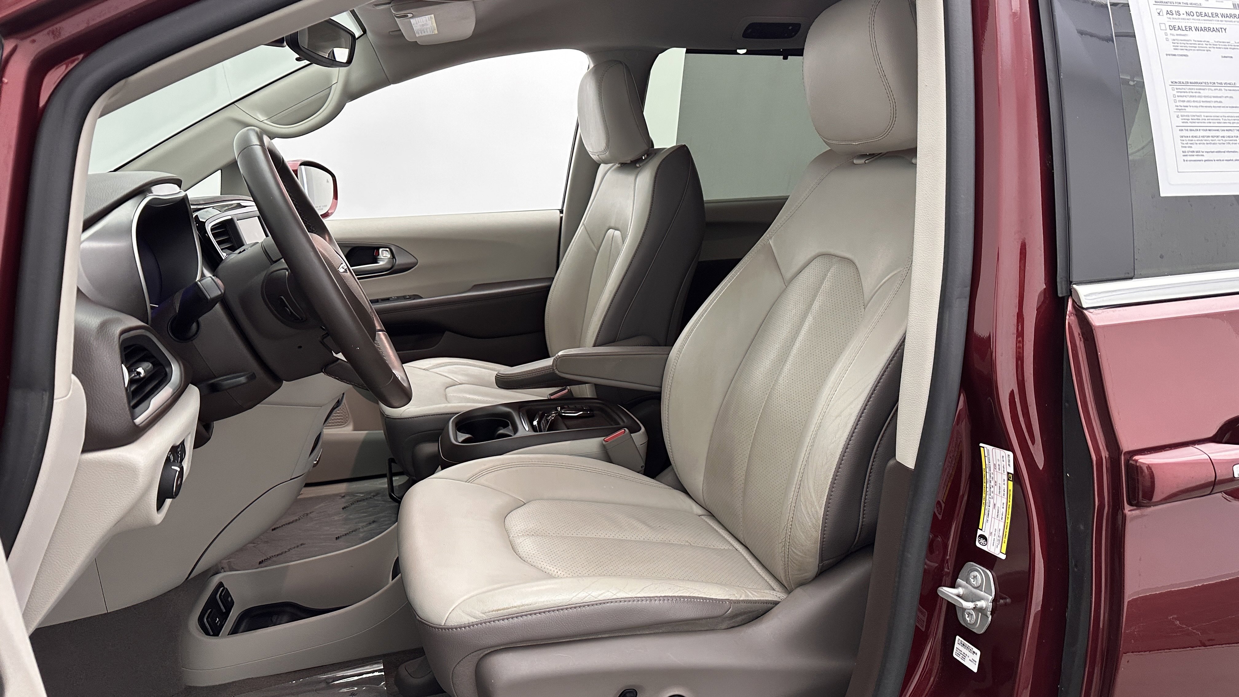 Used 2018 Chrysler Pacifica Touring-L image 14