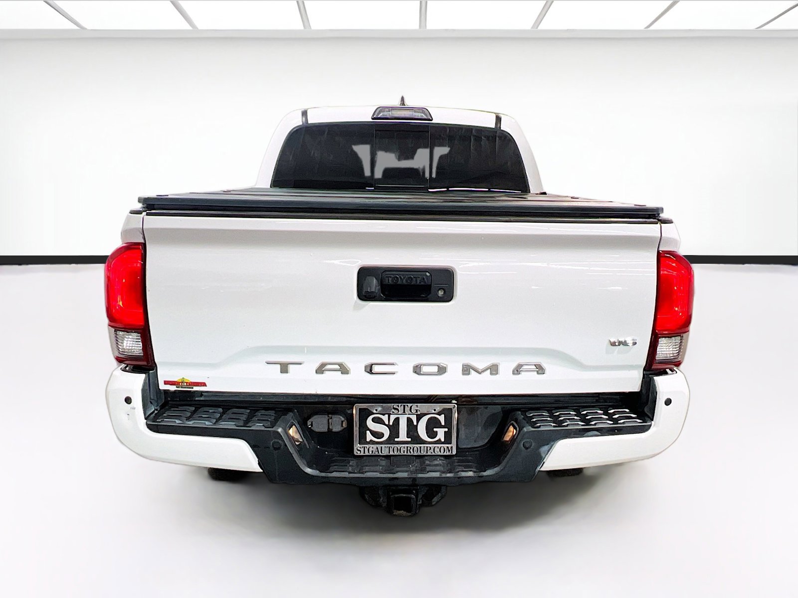 Used 2018 Toyota Tacoma TRD Sport w/ Technology Package RWD image 5