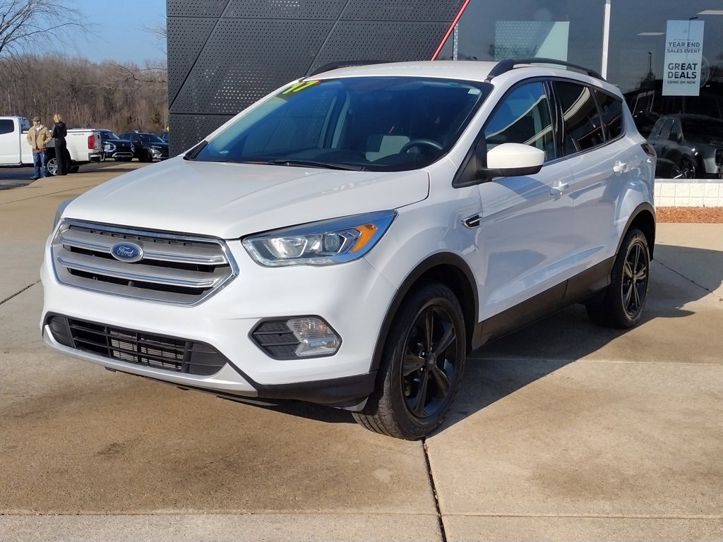 Used 2017 Ford Escape SE w/ Equipment Group 201A image 1