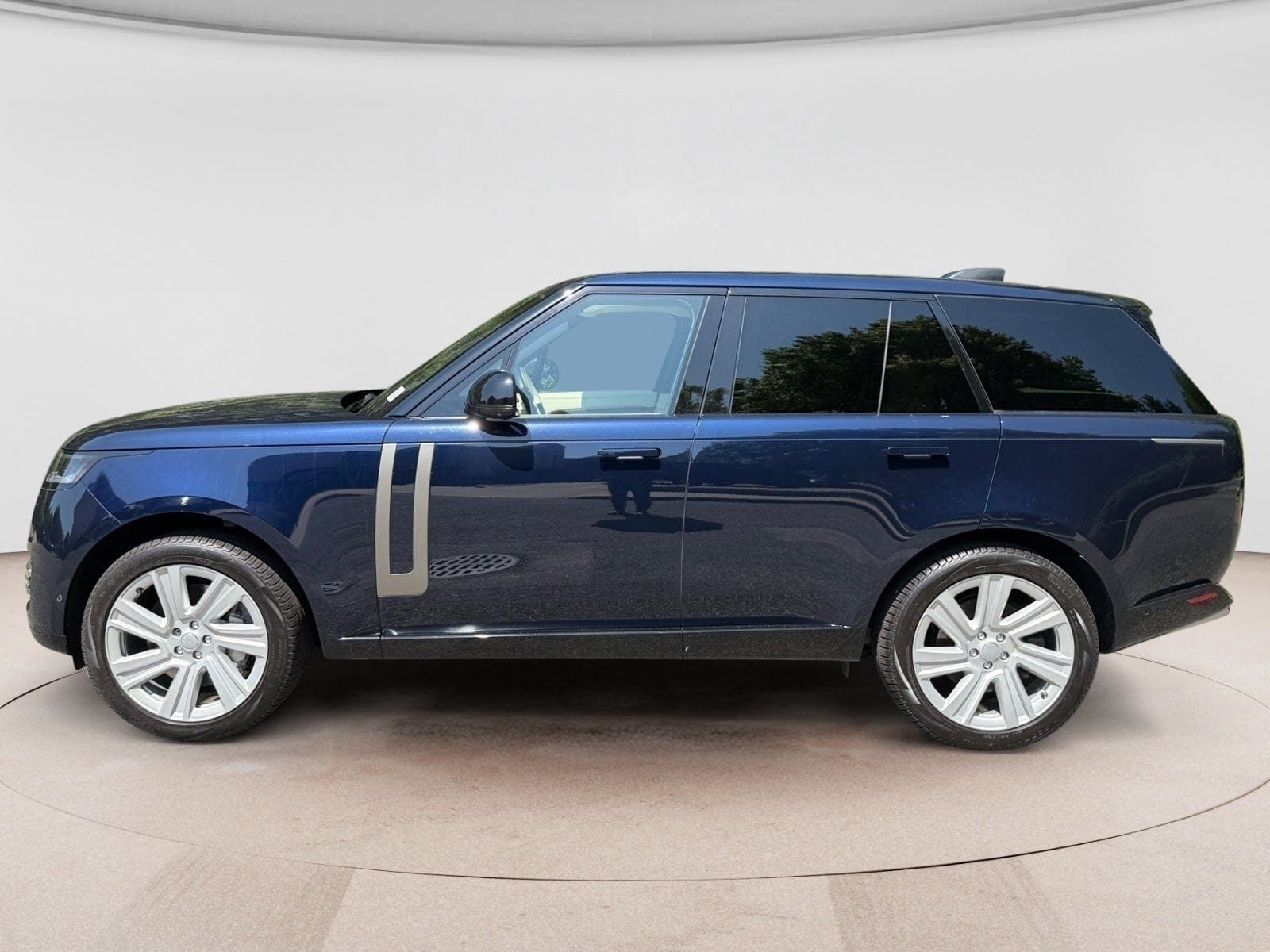 Certified 2023 Land Rover Range Rover SE AWD/4WD image 2