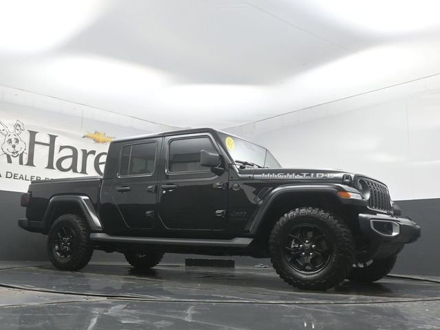 Used 2025 Jeep Gladiator Sport image 2