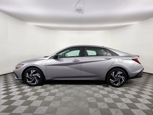 Certified 2025 Hyundai Elantra SEL FWD image 2