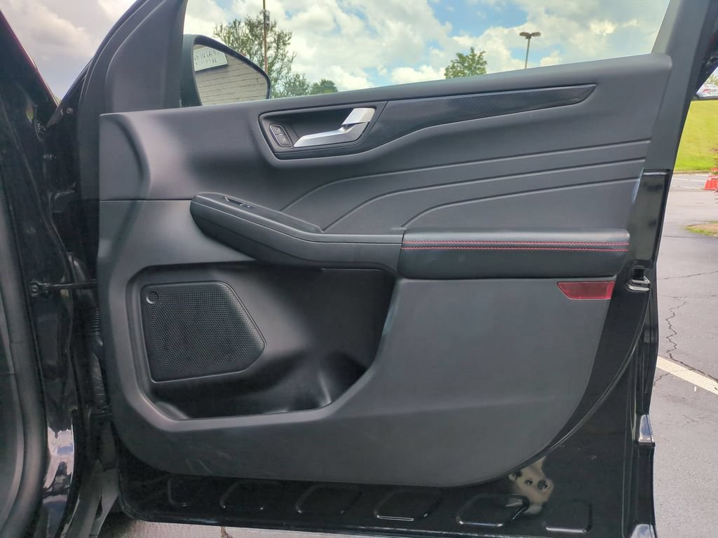 Used 2025 Ford Escape ST-Line FWD image 32