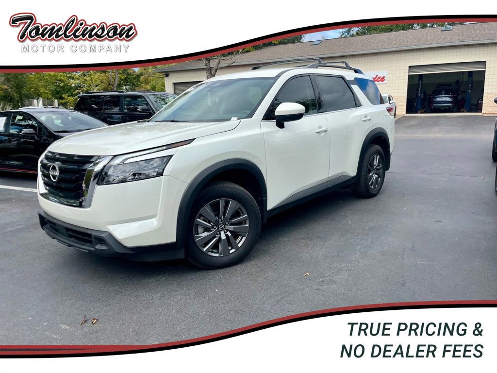 Used 2024 Nissan Pathfinder SV