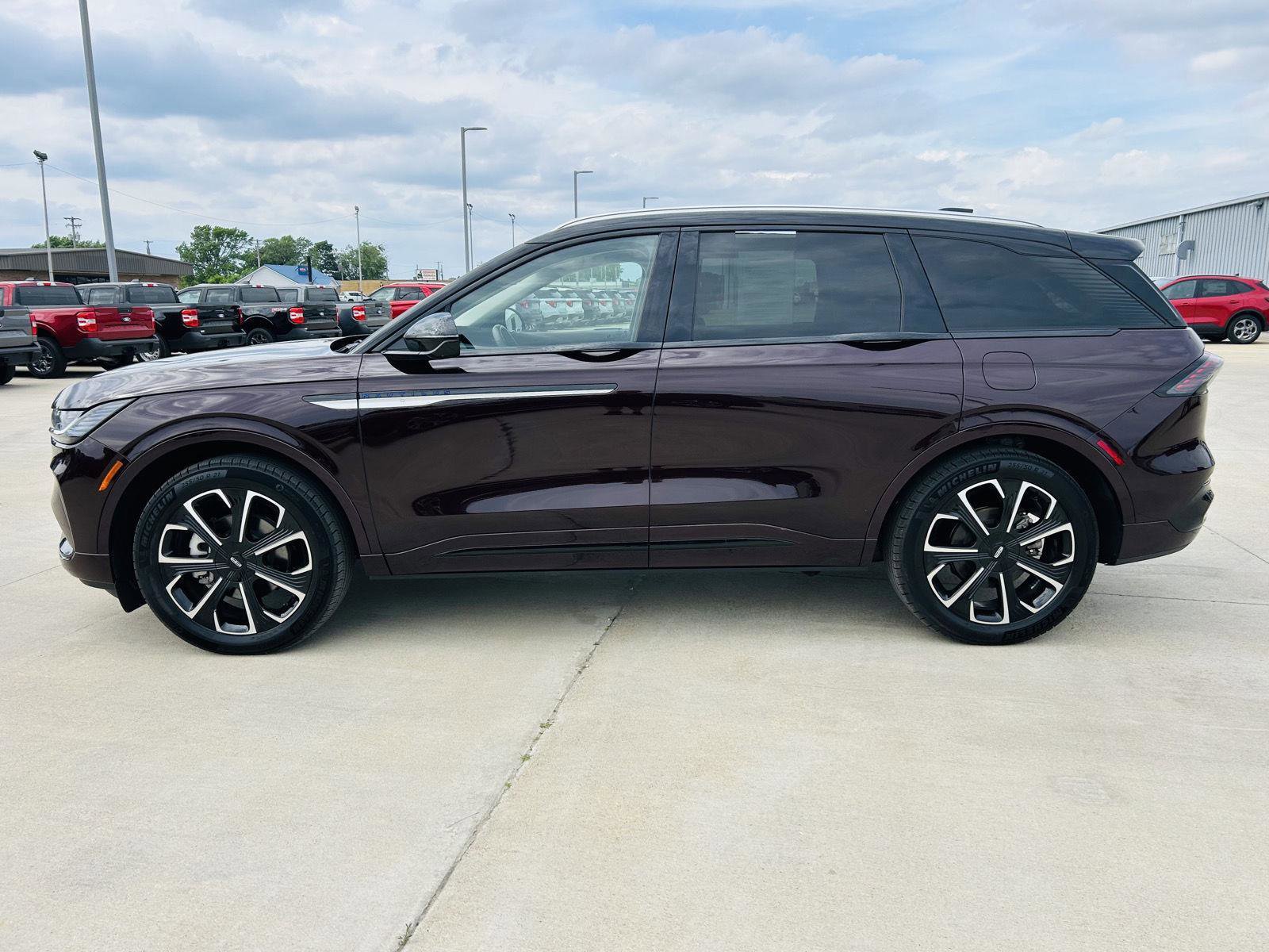 Used 2025 Lincoln Nautilus Reserve AWD/4WD image 45