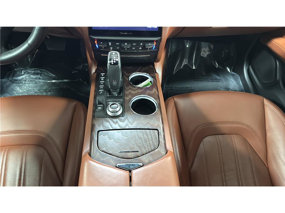 Used 2021 Maserati Quattroporte S RWD image 34
