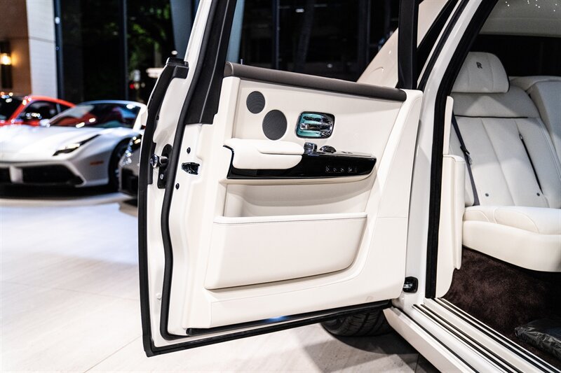 Used 2026 Rolls-Royce Phantom Sedan RWD image 12