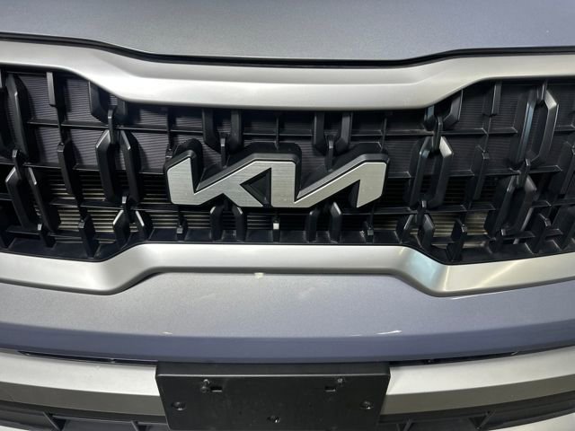 Used 2023 Kia Telluride LX image 9