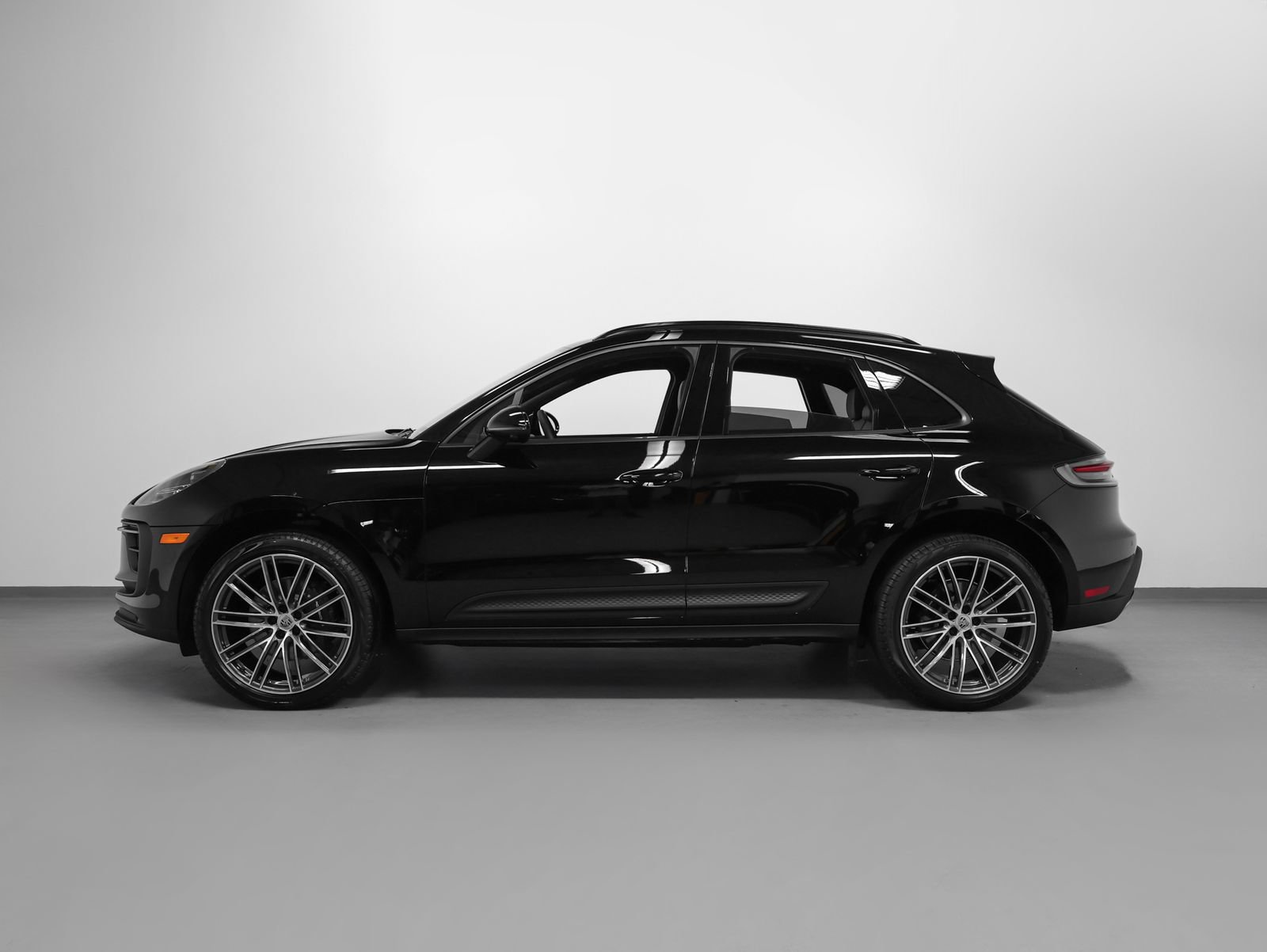 New 2026 Porsche Macan AWD/4WD image 2