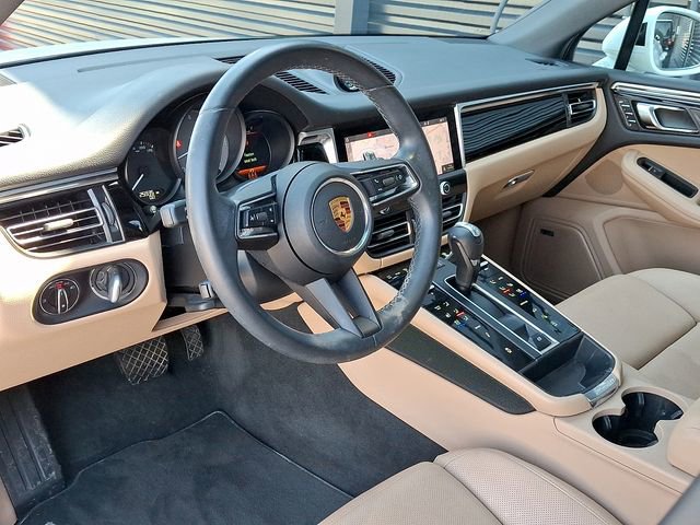 Certified 2022 Porsche Macan S AWD/4WD image 4