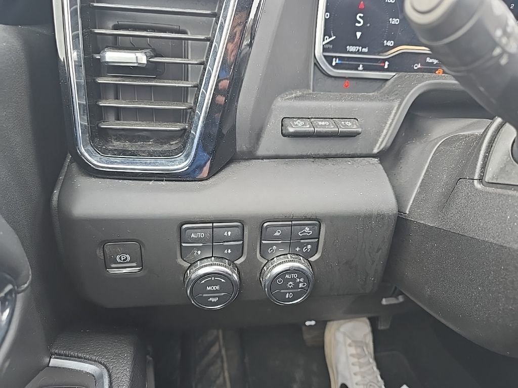 Used 2024 GMC Sierra 2500 Denali w/ Denali Reserve Package image 18