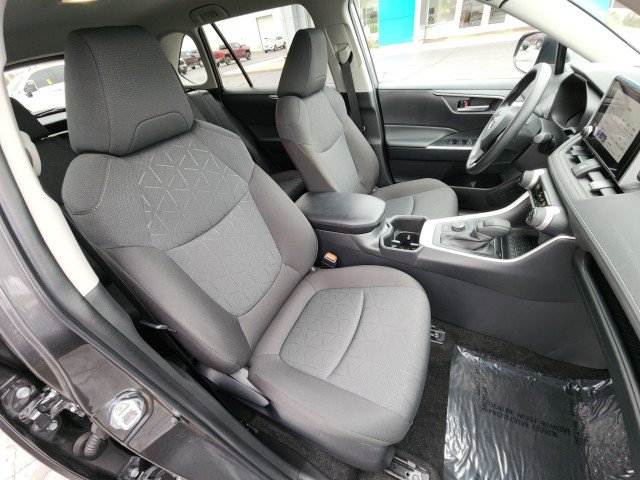Used 2025 Toyota RAV4 XLE image 12