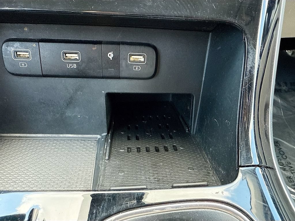 Used 2024 Kia Carnival FWD image 32