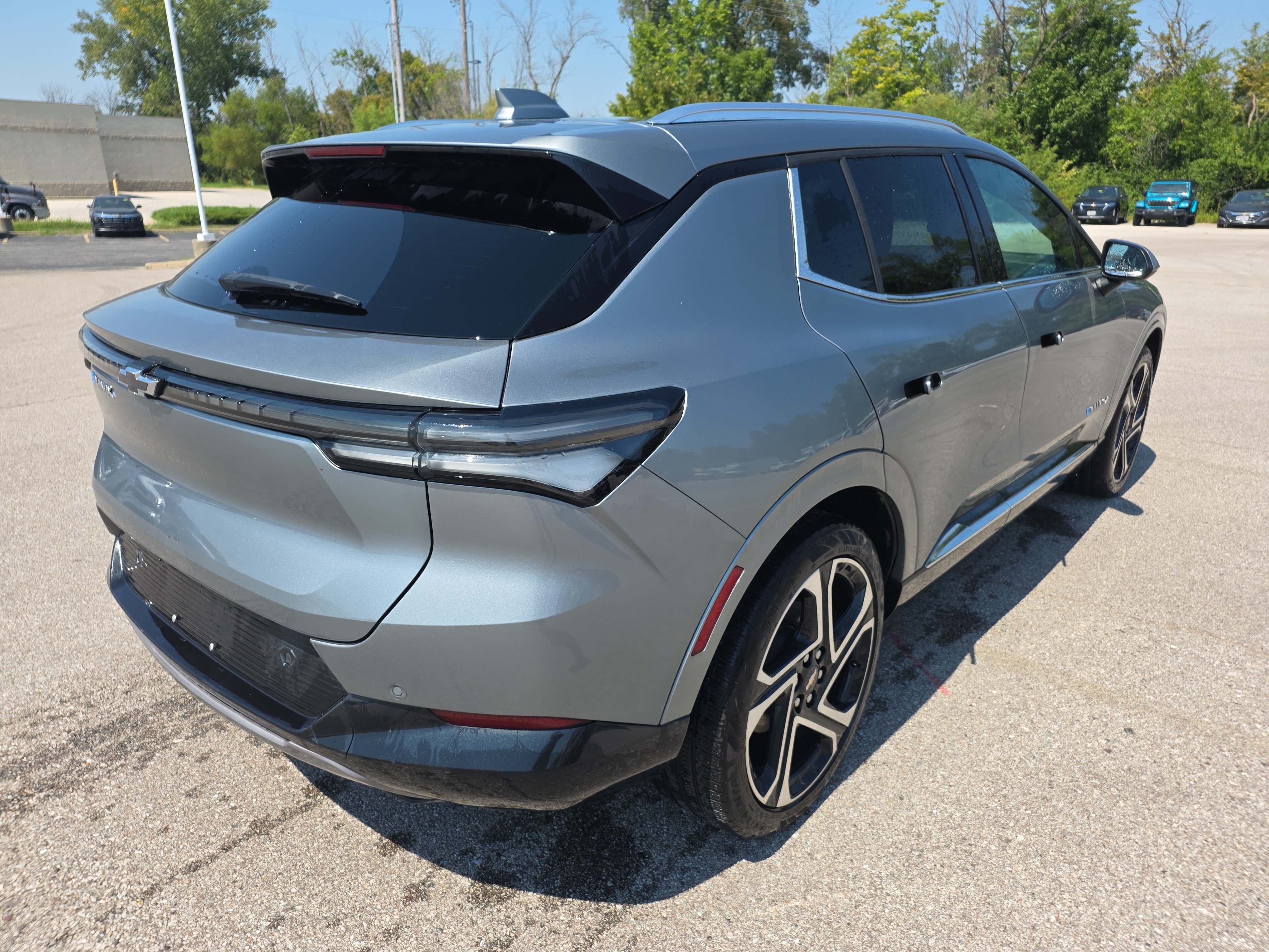 Used 2024 Chevrolet Equinox EV LT FWD image 4