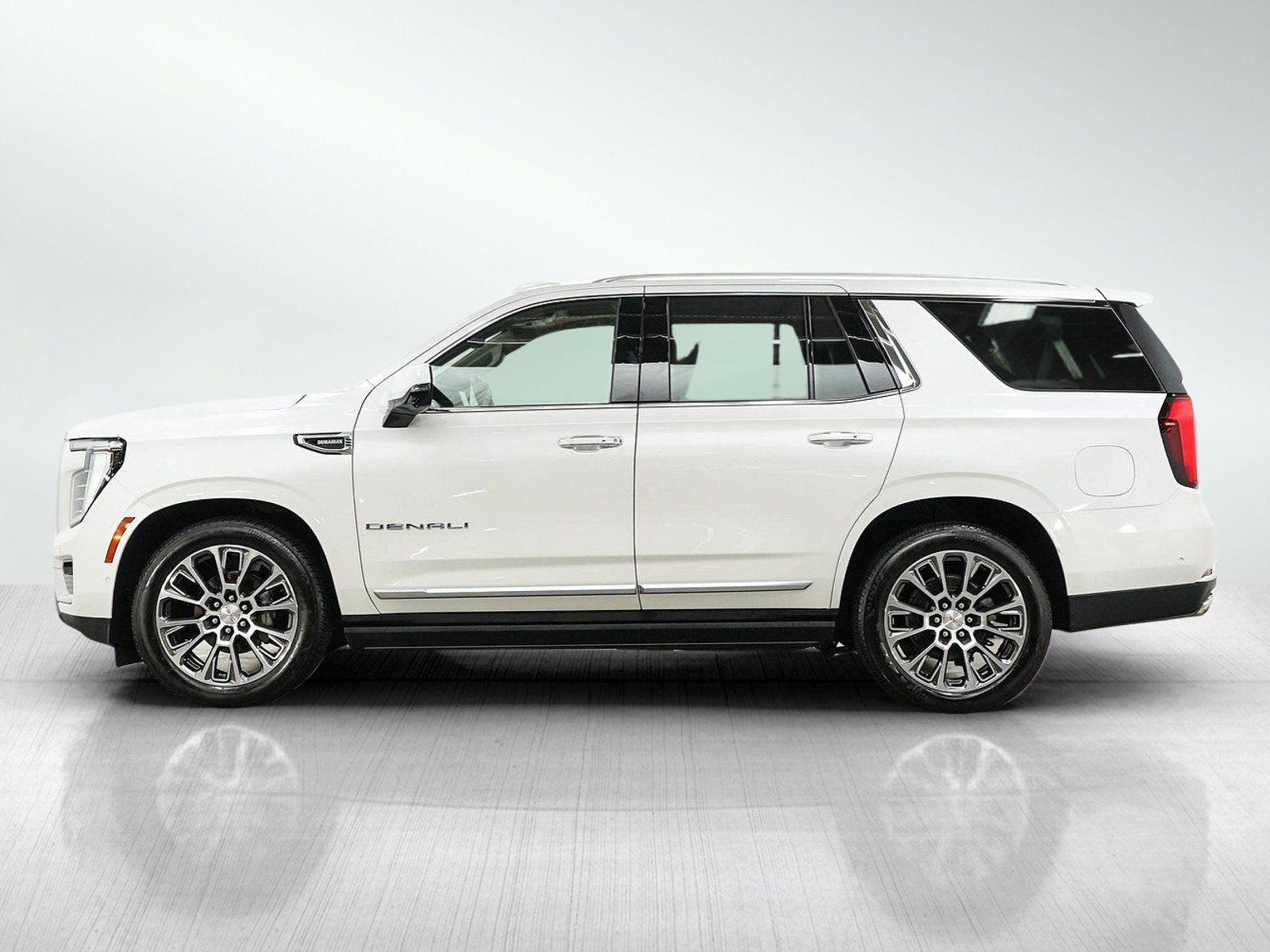 Used 2025 GMC Yukon Denali w/ Denali Reserve Package AWD/4WD image 3