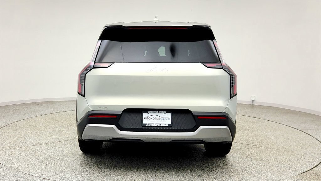 Used 2026 Kia EV9 Light RWD image 6