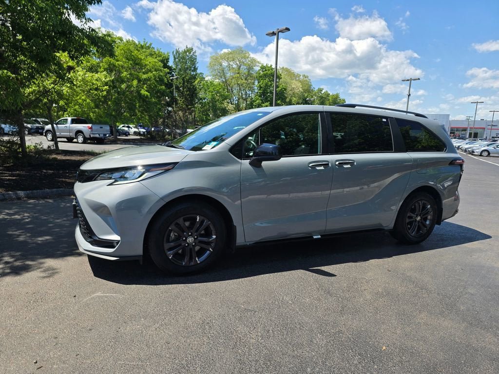 Certified 2025 Toyota Sienna XSE w/ XSE Plus Package AWD/4WD image 3