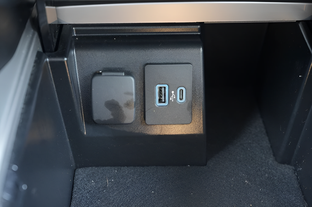 Used 2023 Ford Explorer 4WD image 34