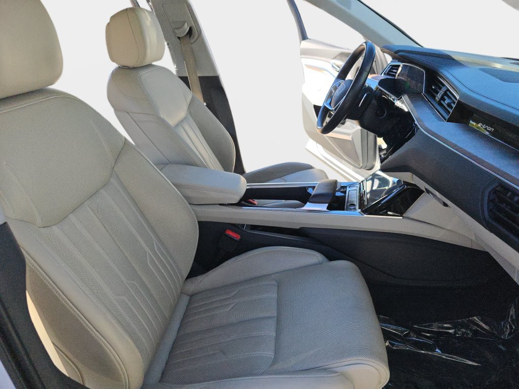 Used 2019 Audi e-tron Prestige w/ Prestige Package AWD/4WD image 12