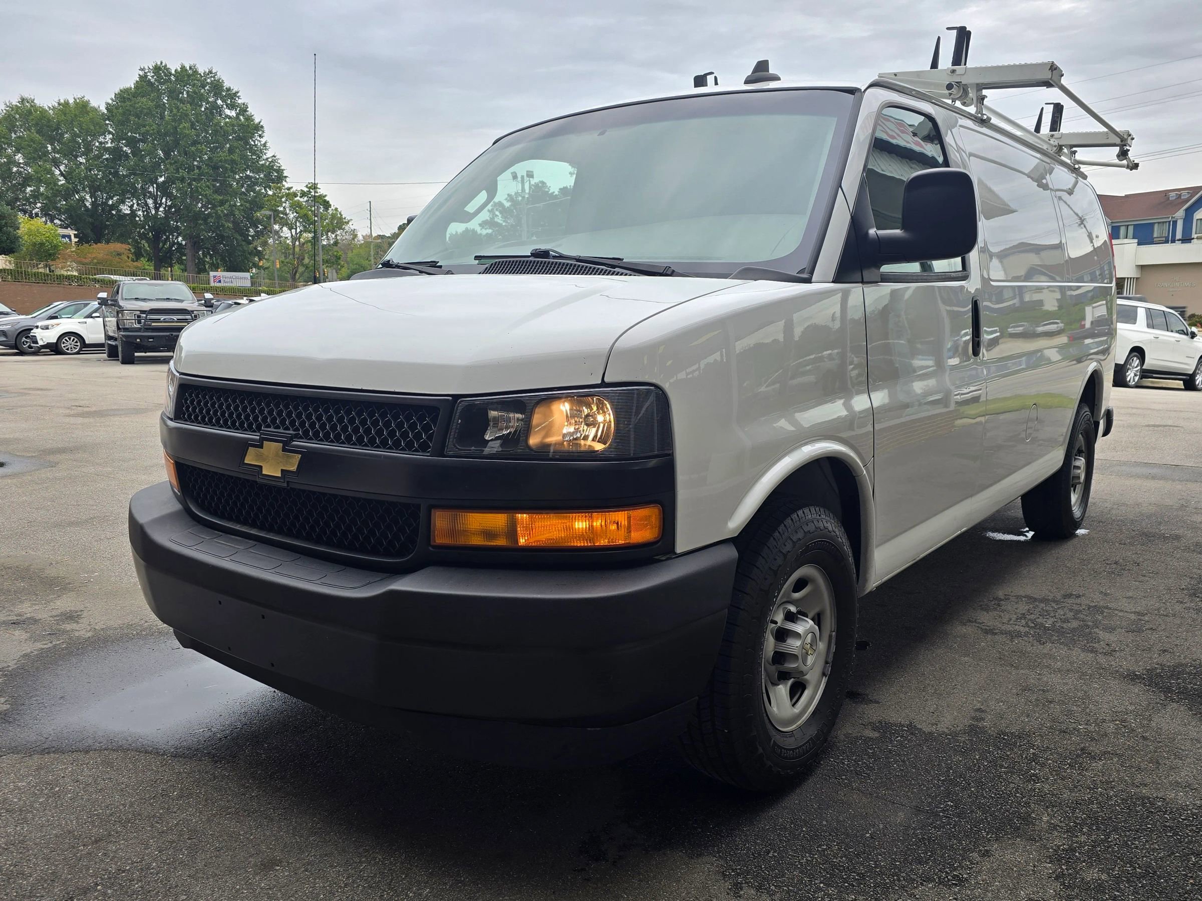 Used 2020 Chevrolet Express 2500 w/ Driver Convenience Package image 7