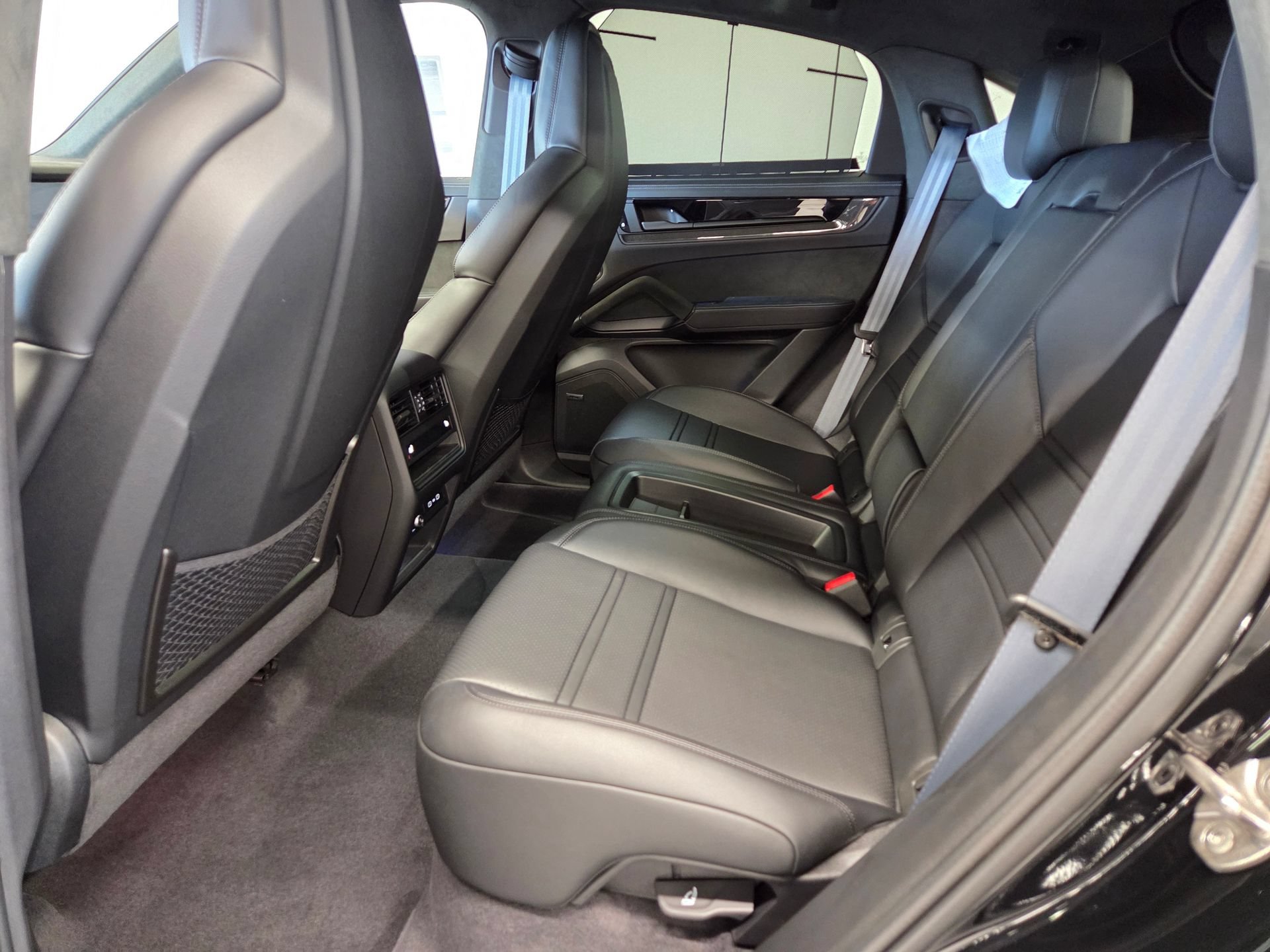 New 2026 Porsche Cayenne Turbo GT AWD/4WD image 10