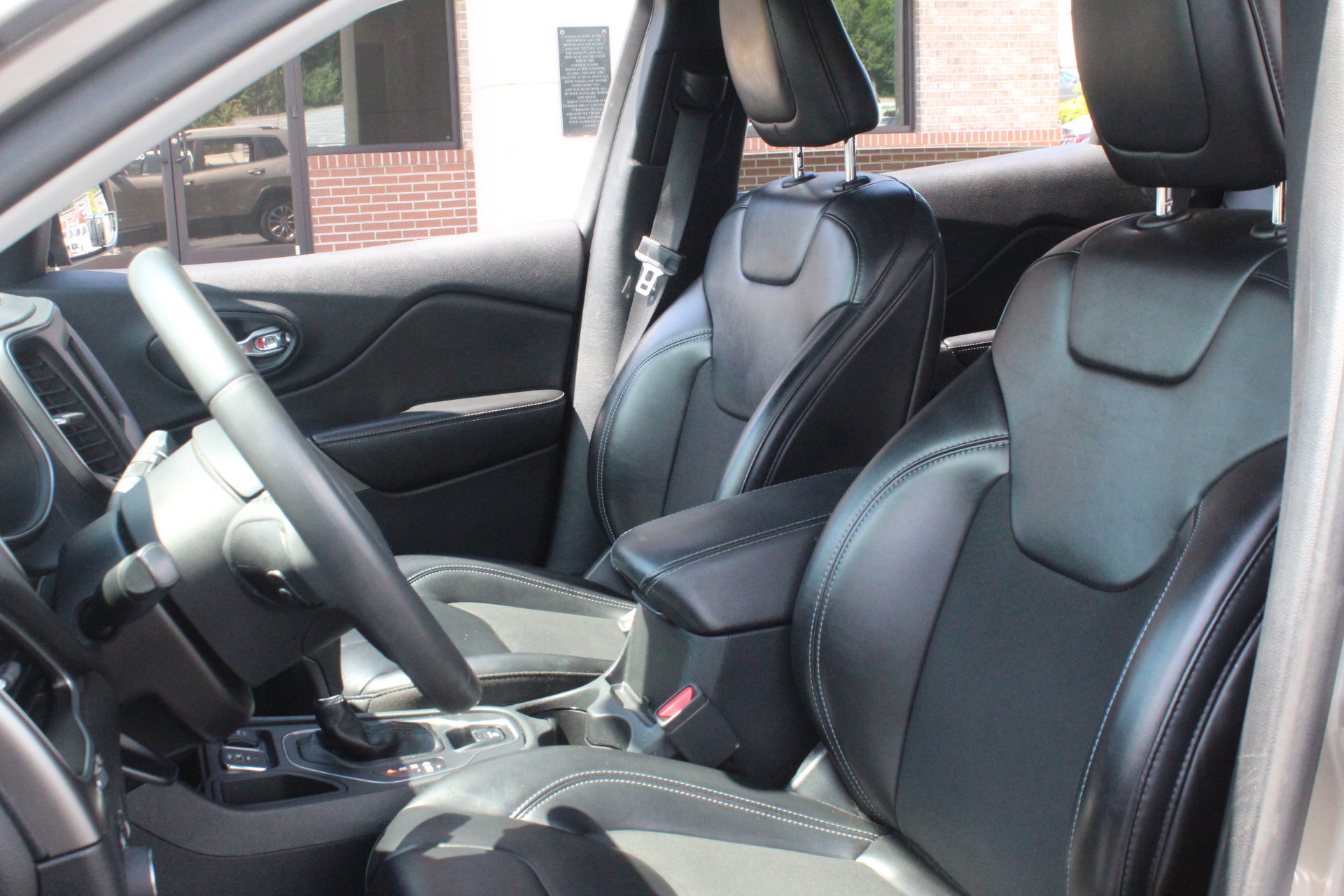 Used 2020 Jeep Cherokee Latitude Plus FWD image 14