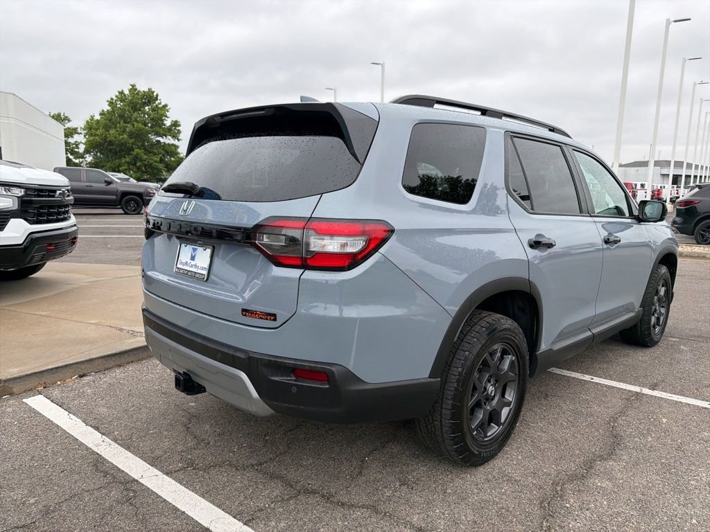 Used 2025 Honda Pilot TrailSport image 3