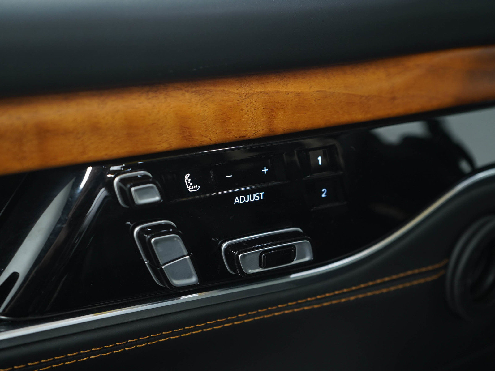 Used 2023 Jeep Grand Wagoneer Series III AWD/4WD image 25