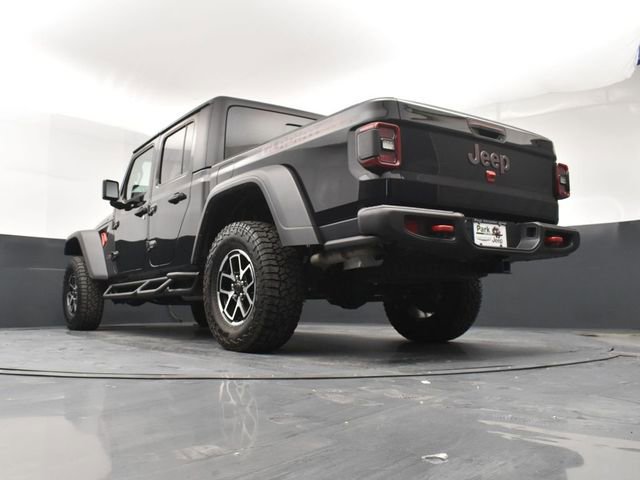 Used 2024 Jeep Gladiator Rubicon w/ Technology Group AWD/4WD image 19