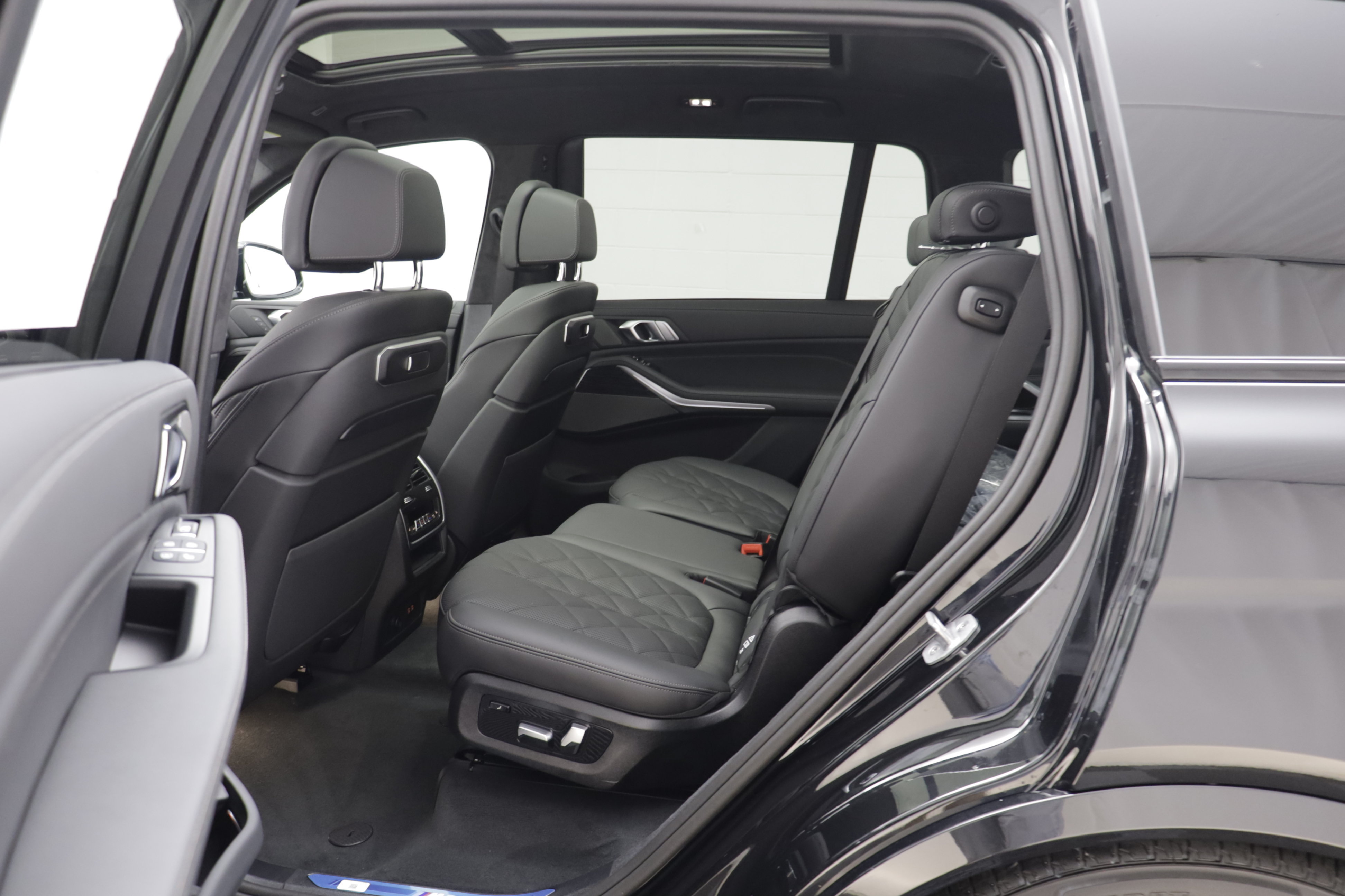 New 2027 BMW X7 xDrive40i w/ M Sport Package AWD/4WD image 14