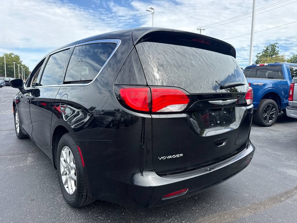 Used 2023 Chrysler Voyager LX FWD image 9
