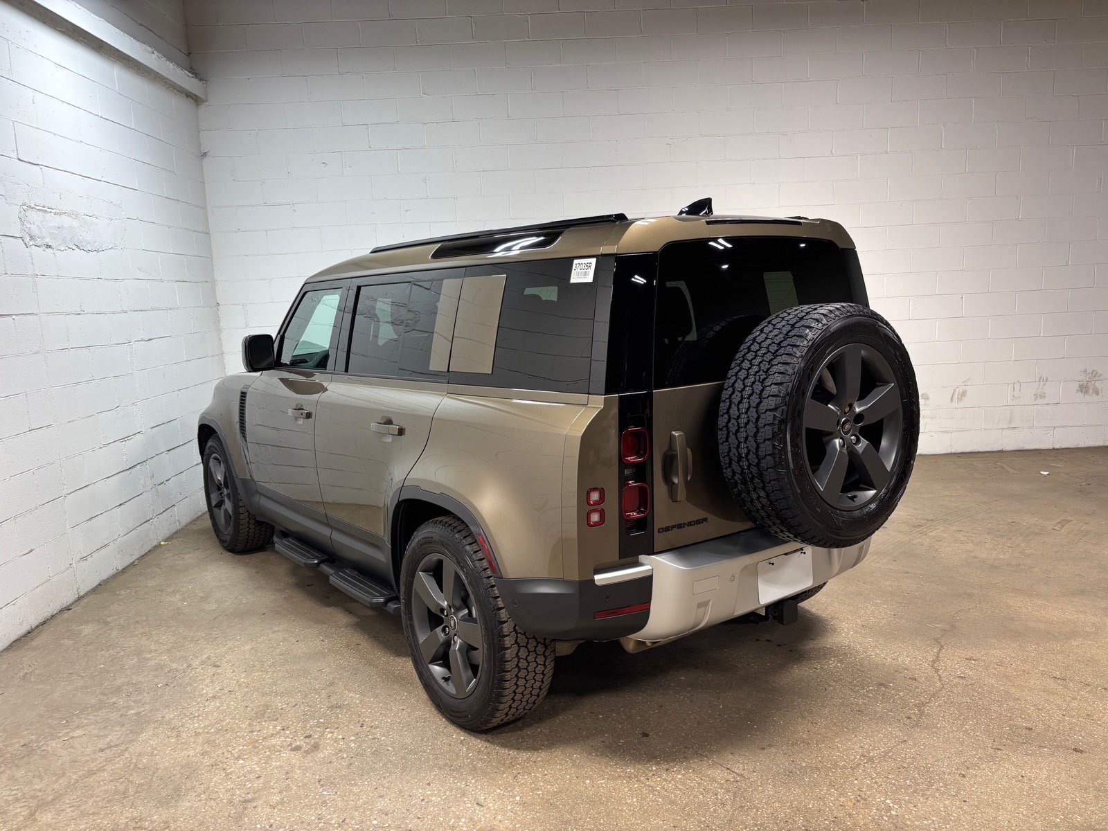 New 2025 Land Rover Defender 110 S AWD/4WD image 9
