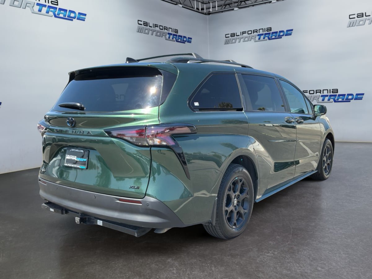 Used 2025 Toyota Sienna XLE Woodland Edition AWD/4WD image 5