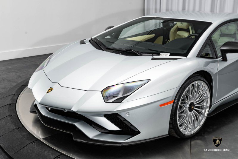 Used 2018 Lamborghini Aventador S image 15