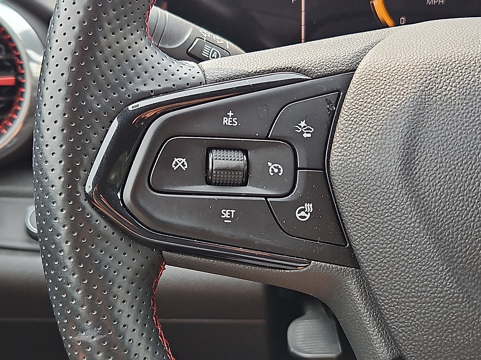 Used 2024 Chevrolet Trax RS FWD image 20