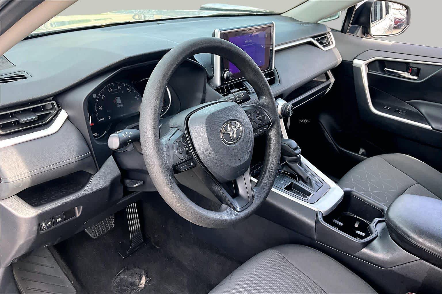 Used 2024 Toyota RAV4 XLE FWD image 17