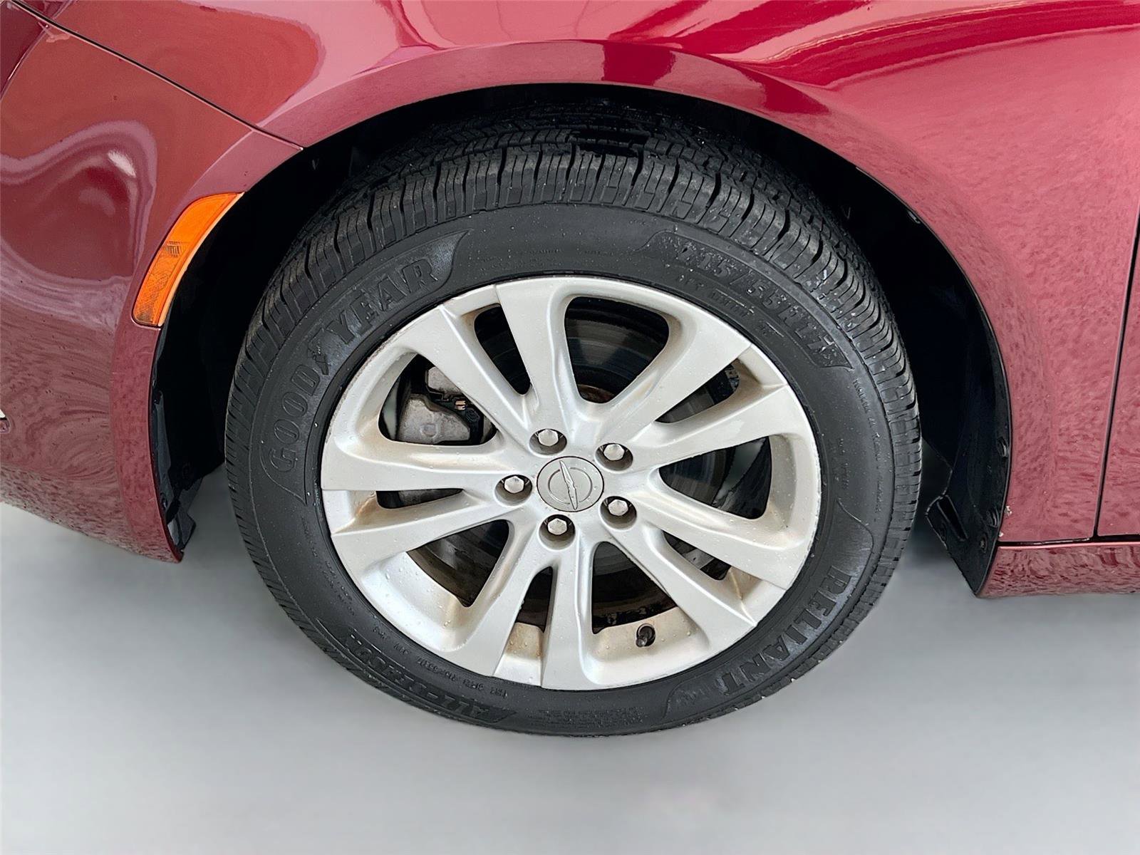 Used 2015 Chrysler 200 Limited w/ Convenience Group FWD image 27