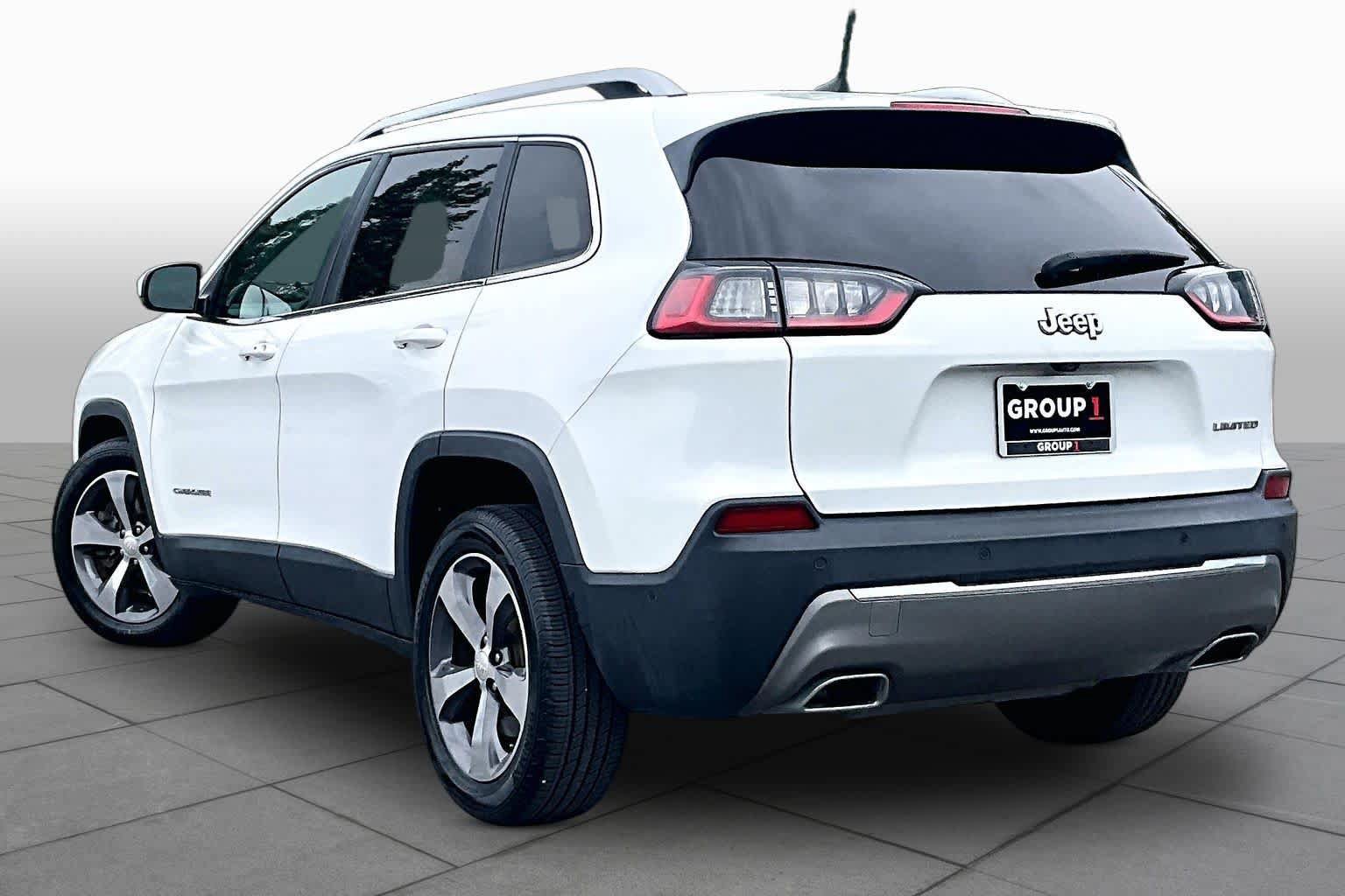 Used 2019 Jeep Cherokee Limited w/ Technology Group FWD image 12