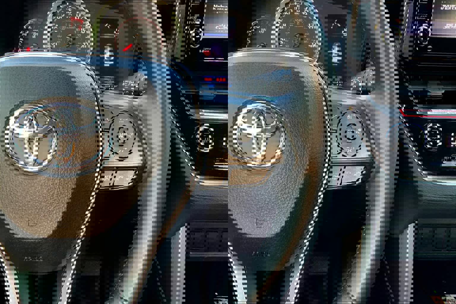 Used 2022 Toyota Corolla Cross LE image 23