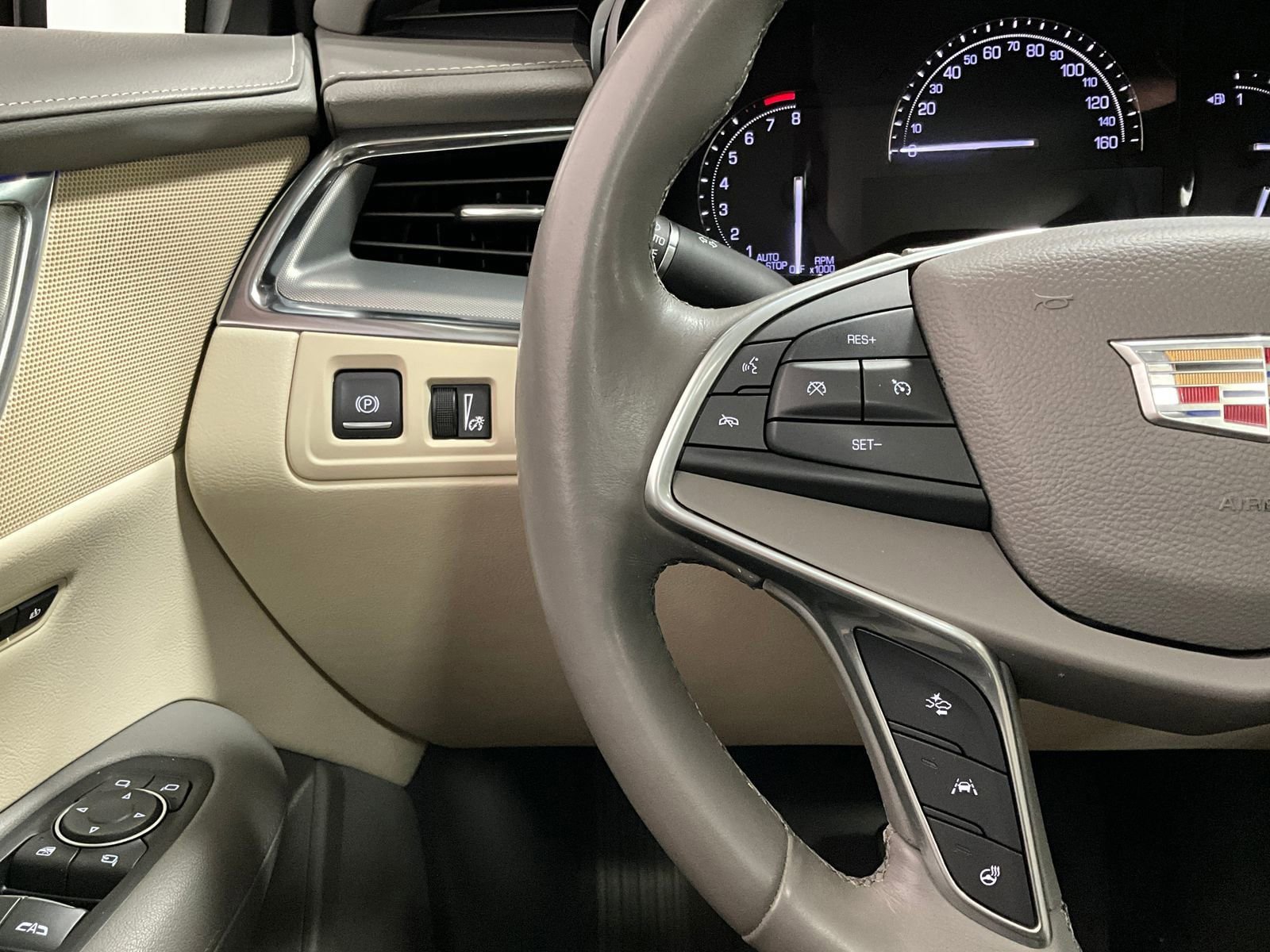 Used 2017 Cadillac XT5 Premium Luxury AWD/4WD image 17