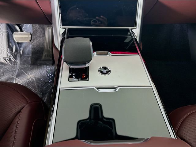 New 2026 Land Rover Range Rover Long Wheelbase Autobiography image 18