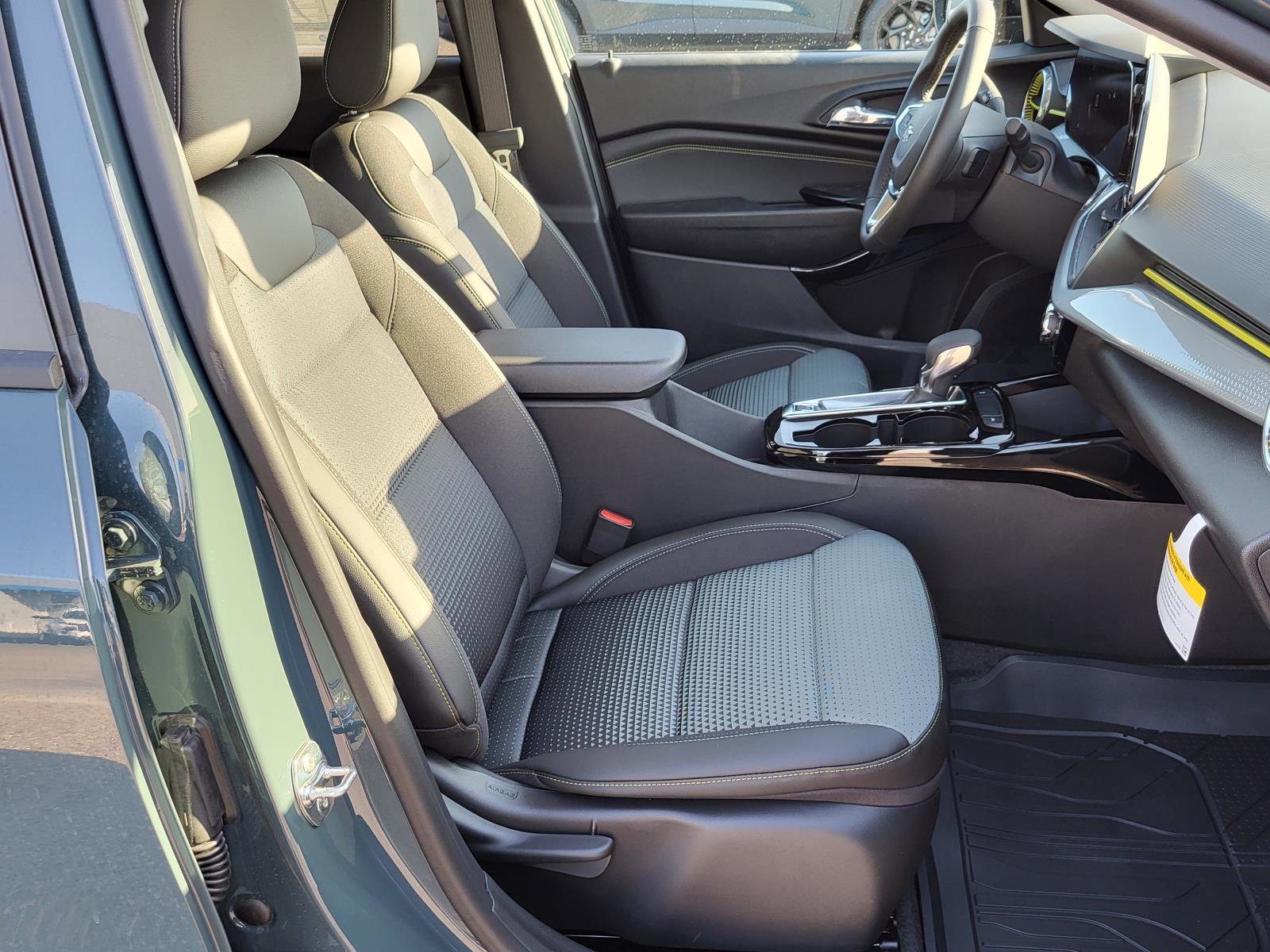 New 2026 Chevrolet Trax LT w/ Midnight Edition FWD image 10