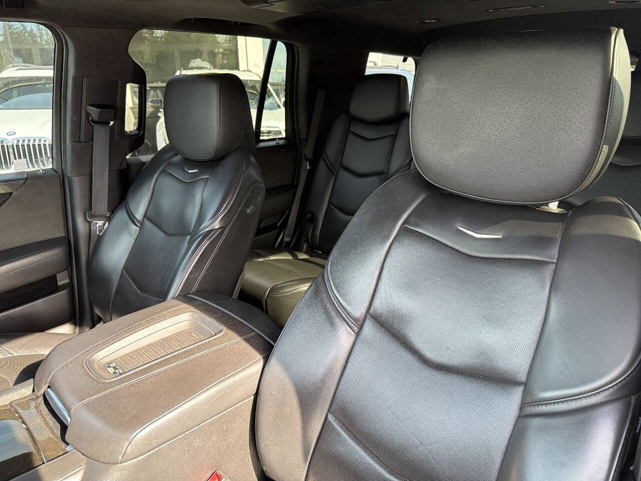 Used 2018 Cadillac Escalade Platinum AWD/4WD image 38