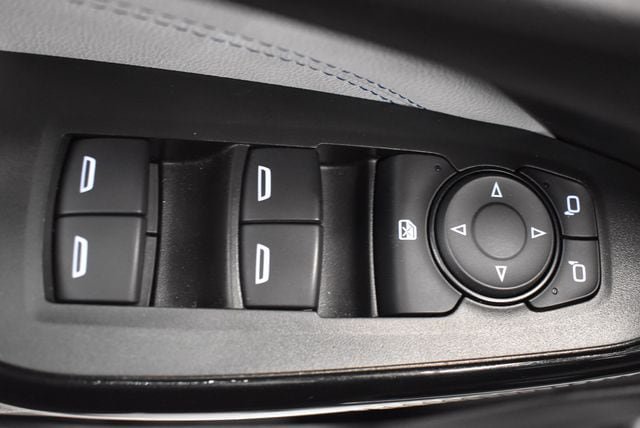 Used 2025 Chevrolet Trax LT w/ LT Convenience Package FWD image 21
