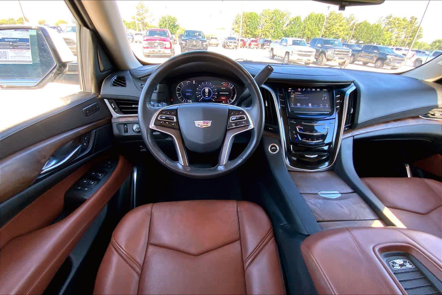 Used 2019 Cadillac Escalade Premium Luxury RWD image 6